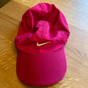 Women’s Nike feather light dry fit running hat